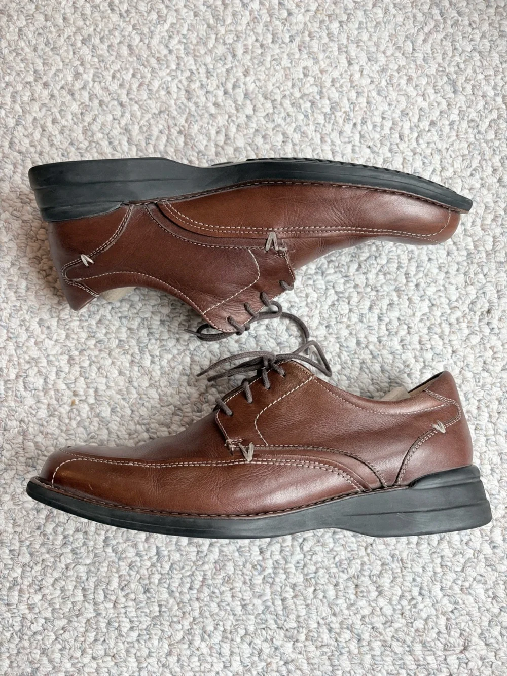 Johnston & Murphy Classic Leather Lace-Up Dress Shoes - Brown. Size 9.5.